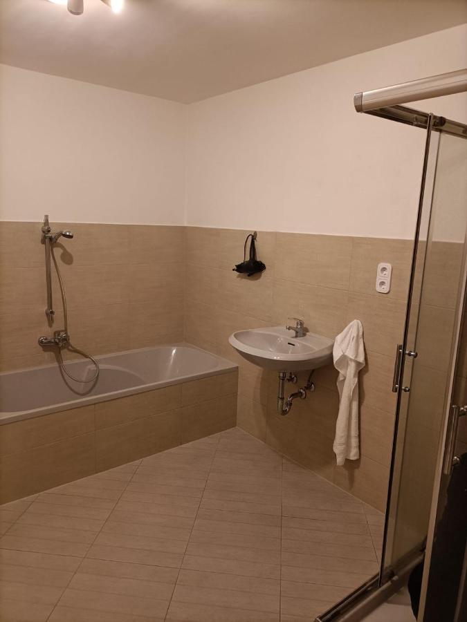 Krefeld House - 20 Min To Dus Airport & Messe Apartamento Exterior foto
