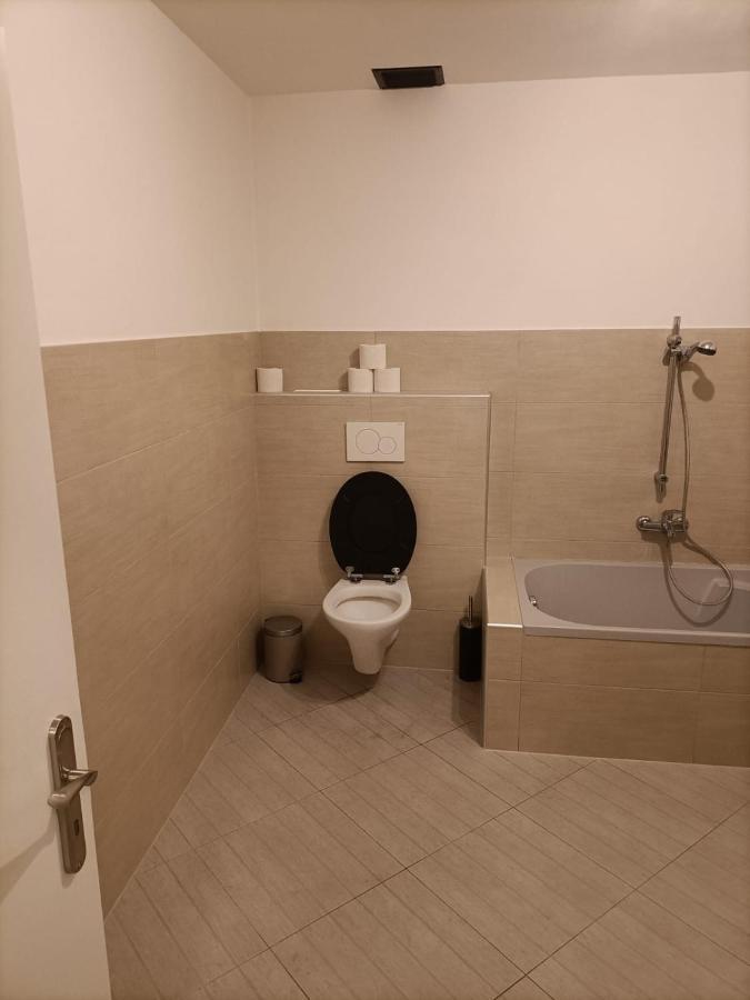Krefeld House - 20 Min To Dus Airport & Messe Apartamento Exterior foto